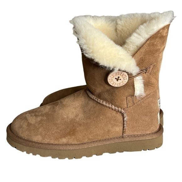 UGG Bailey Button II  Size 6 - Picture 1 of 16